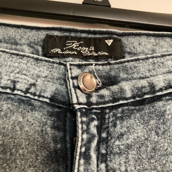 Acid washed jeans 2 for $20 - Picture 3 of 7
